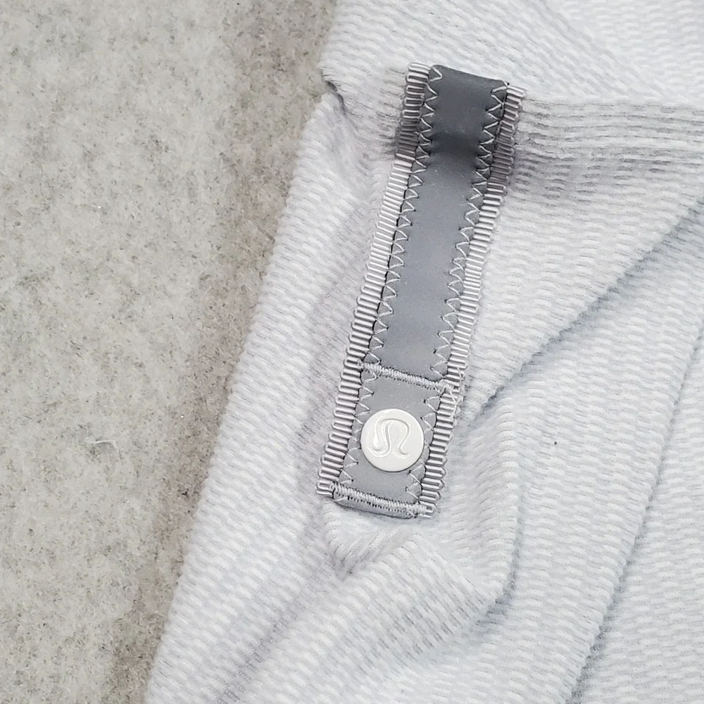 Lululemon Women Scarf O/S Light Gray Nylon Polyester Activewear Snap Logo